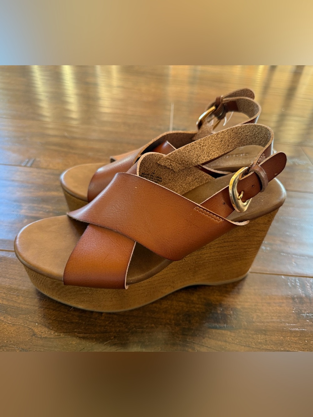 Old Navy Women’s Brown Leather Crisscross Wedge Sandals with Buckle